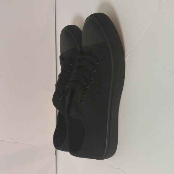 Black Canvas size 8 - Picture 2 of 4